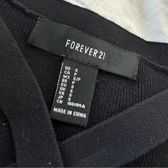 Forever 21 Black Cut Out Crop Top - Picture 4 of 4